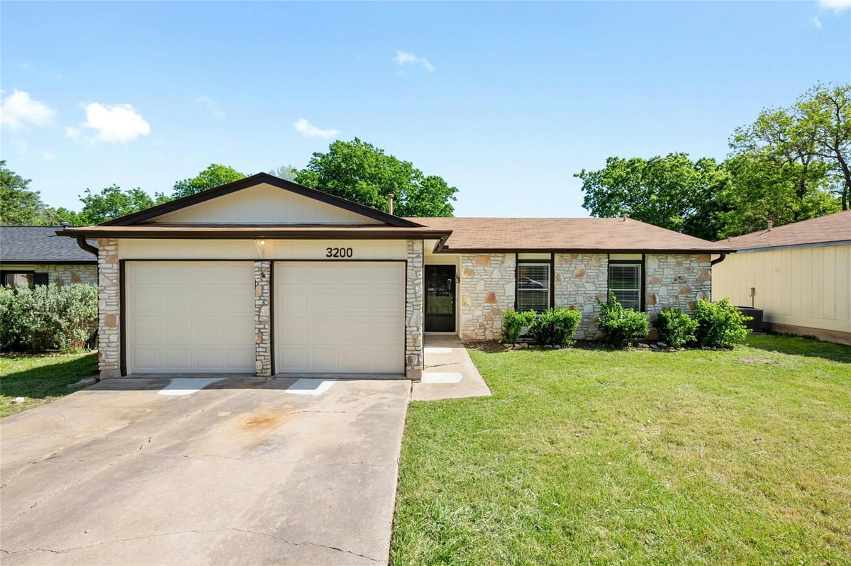 View 3200 Barnsley Dr in Southampton Sec 03-A 3200 Barnsley Dr - front exterior - Luxury home in Southampton Sec 03-A, Austin, TX