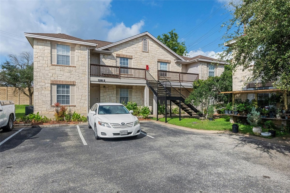 3201 El Salido Pkwy Unit #Bldg E - front exterior - Luxury home in Anderson Mill West Sec 10-B, Cedar Park, TX