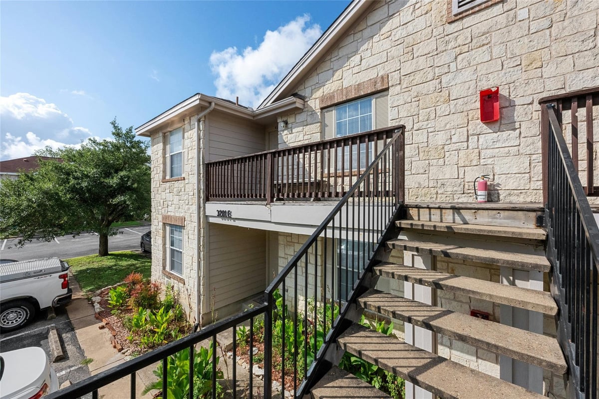 Kitchen at 3201 El Salido Pkwy Unit #Bldg E - Anderson Mill West Sec 10-B, Cedar Park, TX