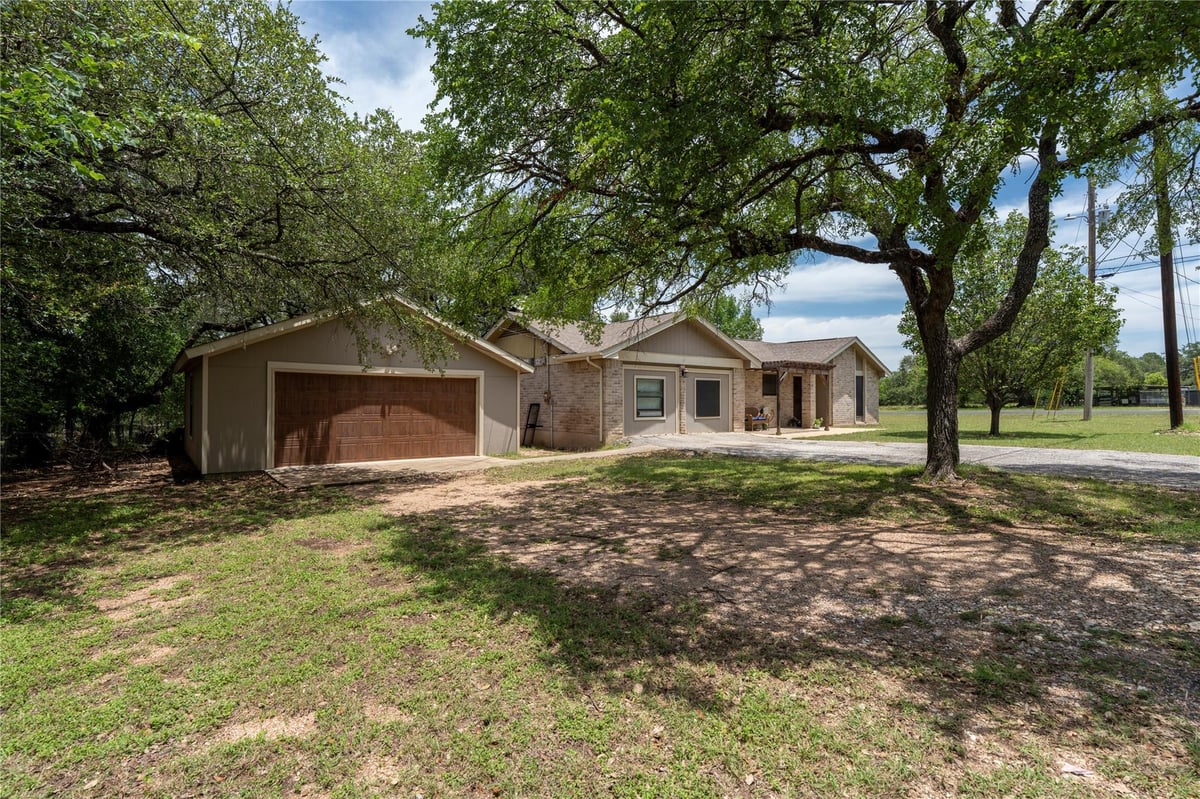 3201 Palo Duro CT - front exterior - Luxury home in Sanaloma Estates Unit 2, Georgetown, TX