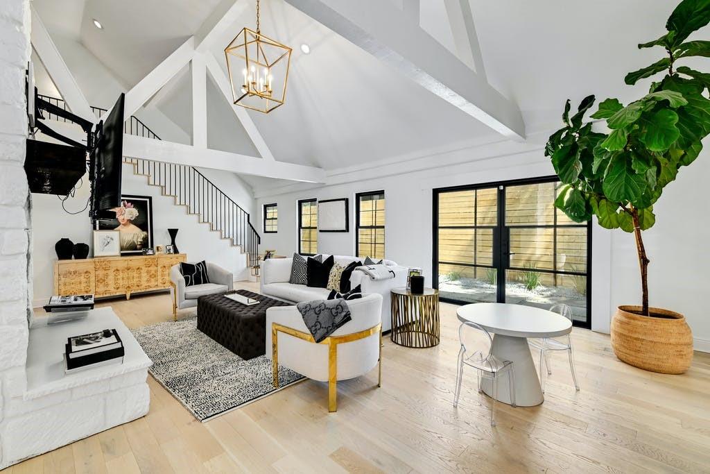 View 3202 Oakmont BLVD in Brykerwoods G 3202 Oakmont BLVD - property photo 1 - Luxury home in Brykerwoods G, Austin, TX