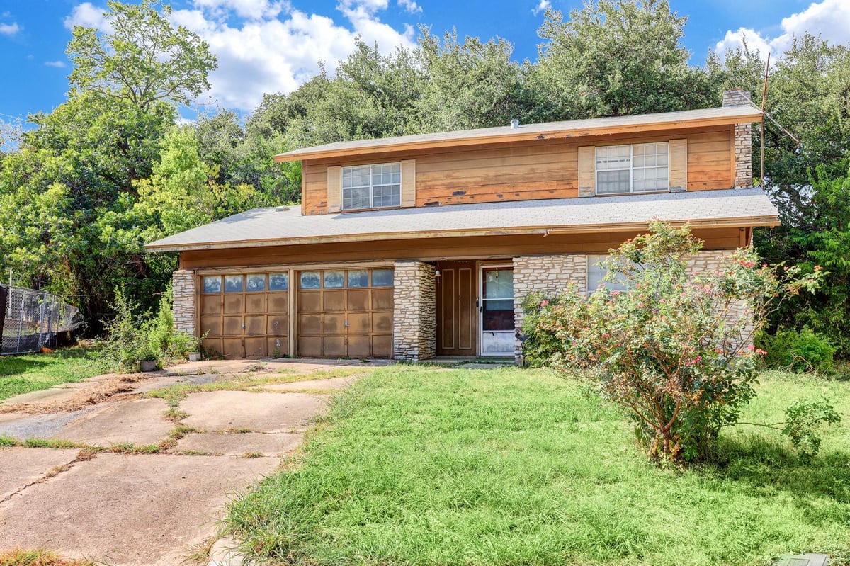 View 3202 Overcup Oak Dr in South Terrace Add 3202 Overcup Oak Dr - front exterior - Luxury home in South Terrace Add, Austin, TX