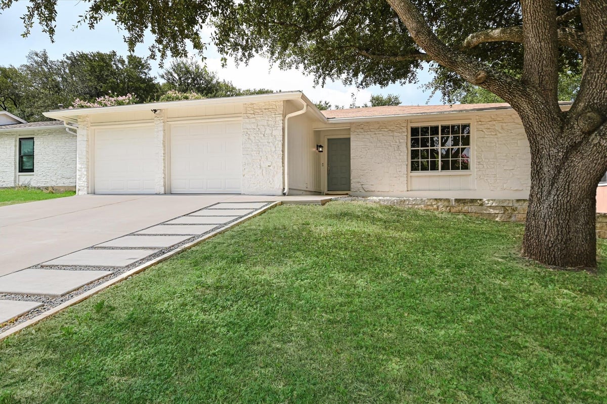 View 3203 Harpers Ferry LN in Southampton Sec 03-A 3203 Harpers Ferry LN - property photo 1 - Luxury home in Southampton Sec 03-A, Austin, TX