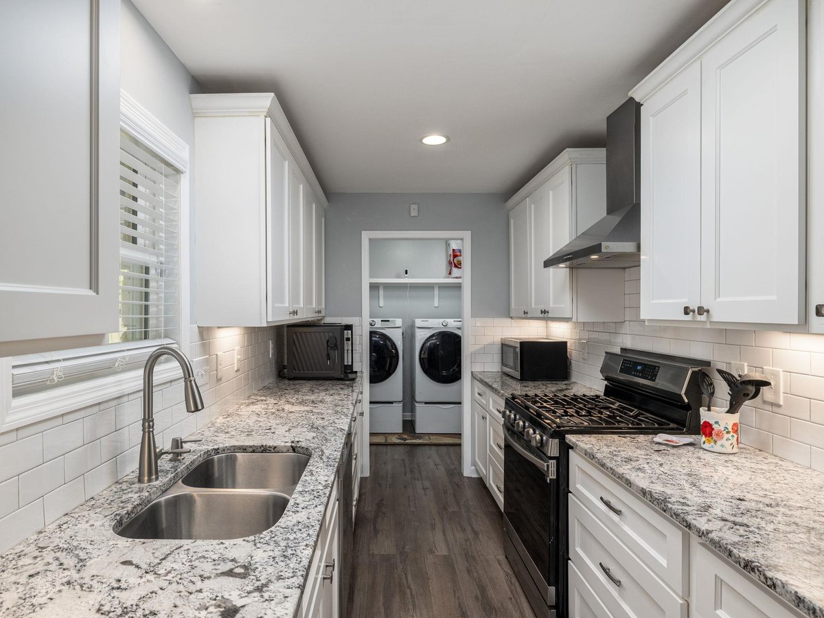 Kitchen at 3204 Lake Travis Ave - 3 bed 2 bath home