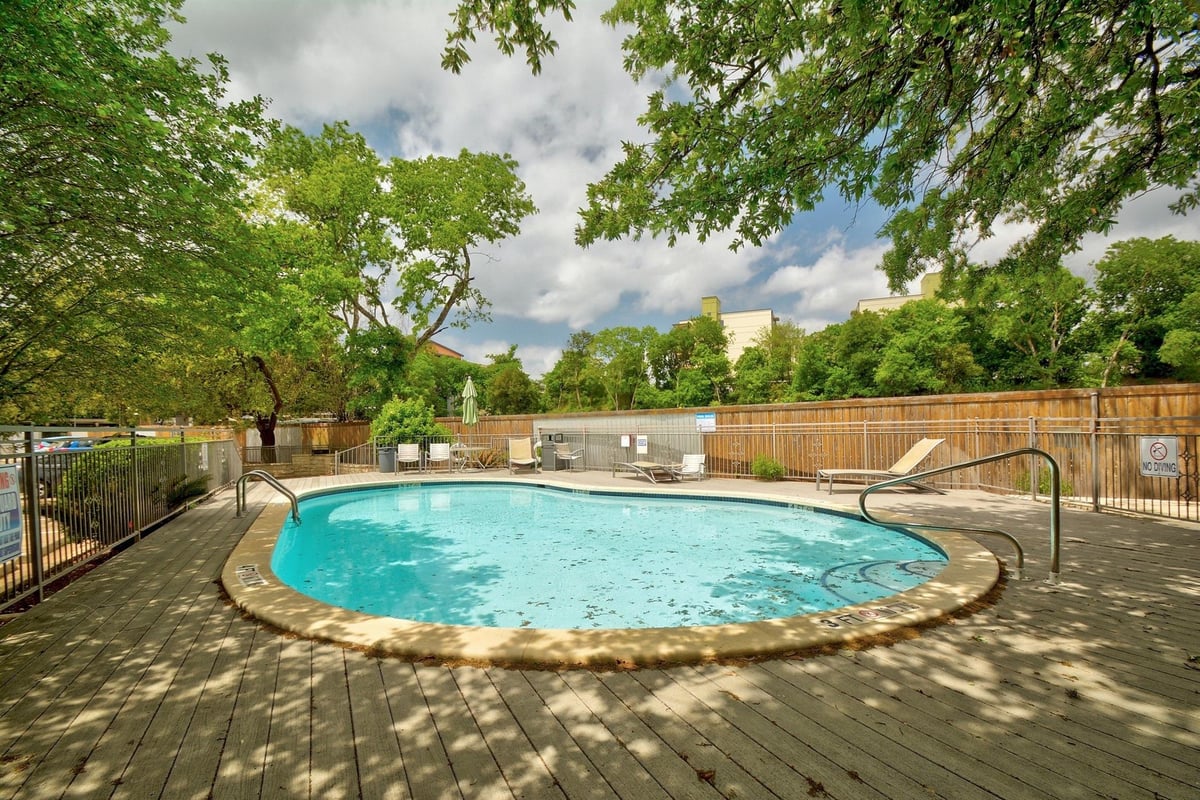 View 3204 Manchaca RD Unit #302 in Ivy 78704 Condo Amd The 3204 Manchaca RD Unit #302 - property photo 1 - Luxury home in Ivy 78704 Condo Amd The, Austin, TX