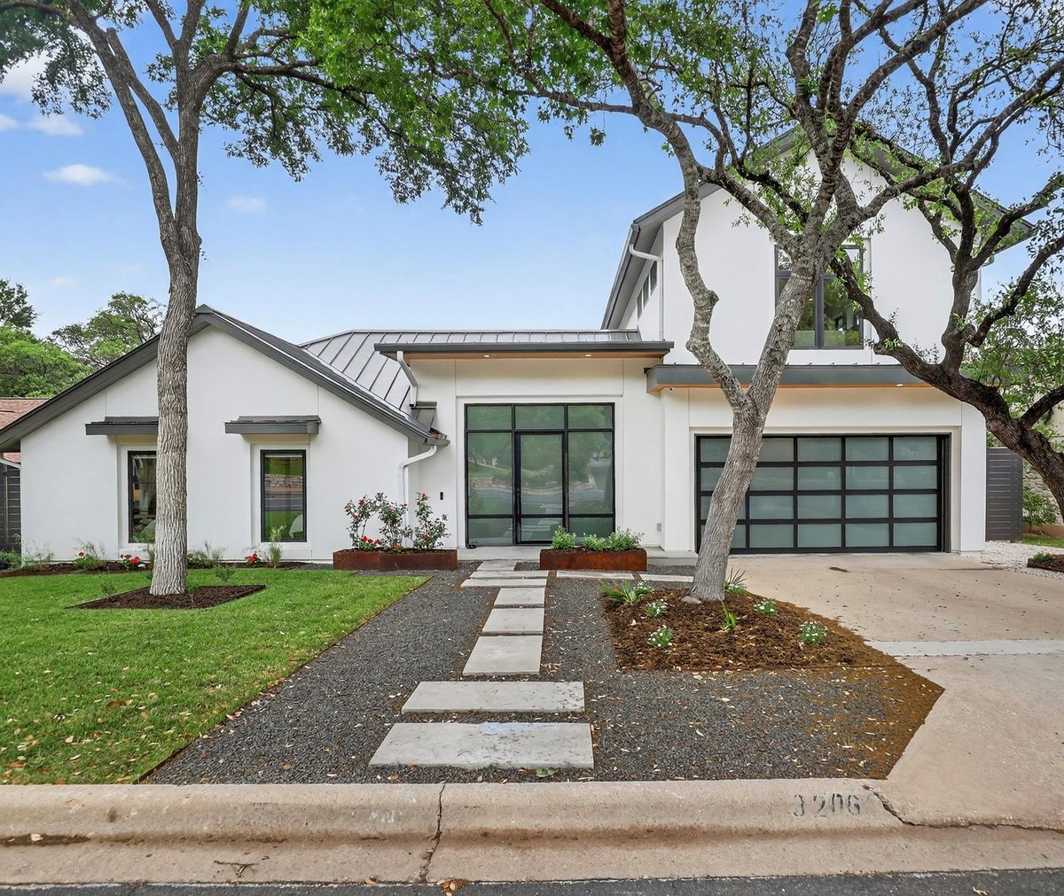 View 3206 Thousand Oaks DR in Countryside Sec 01 3206 Thousand Oaks DR - front exterior - Luxury home in Countryside Sec 01, Austin, TX