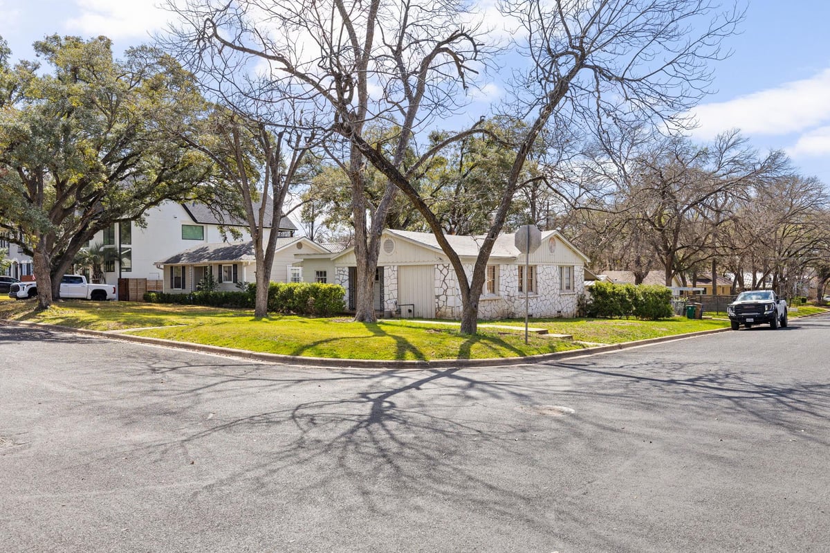 Primary bedroom at 3207 Bridle Path - 3 bed 1 bath home