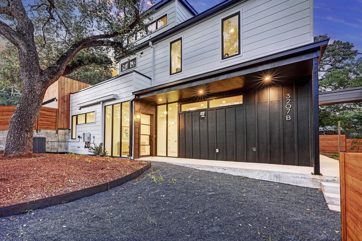 View 3207 Clawson RD Unit #B in South Lamar 3207 Clawson RD Unit #B - front exterior - Luxury home in South Lamar, Austin, TX