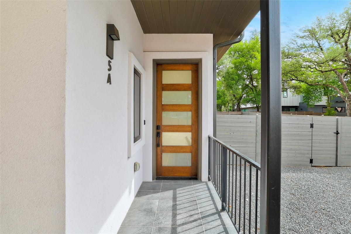 Living area at 3208 Clawson Rd Unit #5A - 2 bed 2 bath home