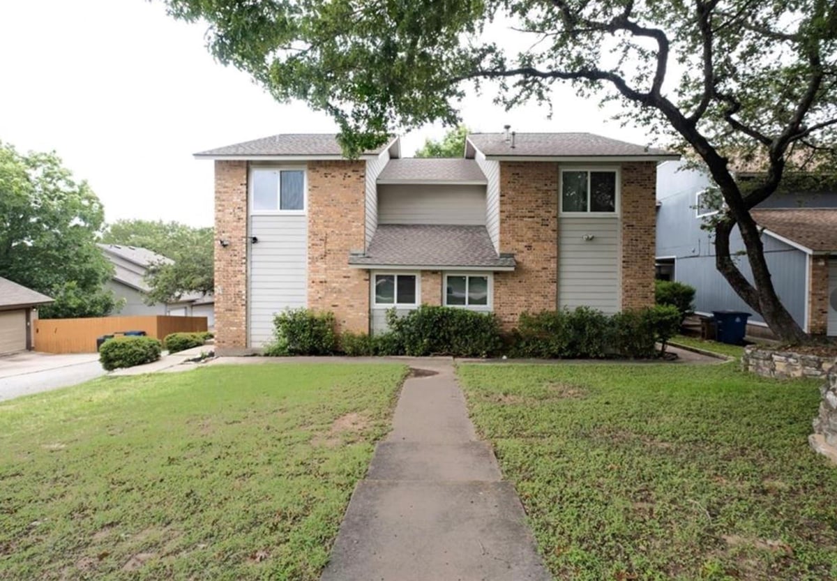 View 3208 Twinberry CV Unit #B in Beecave Woods Sec 03 A 3208 Twinberry CV Unit #B - property photo 1 - Luxury home in Beecave Woods Sec 03 A, Austin, TX