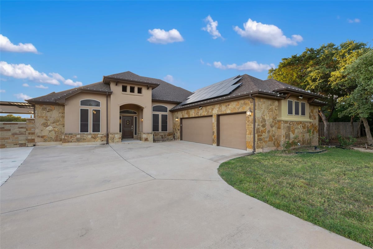 View 321 Sarahs LN in Cierra Vista 321 Sarahs LN - front exterior - Luxury home in Cierra Vista, Liberty Hill, TX