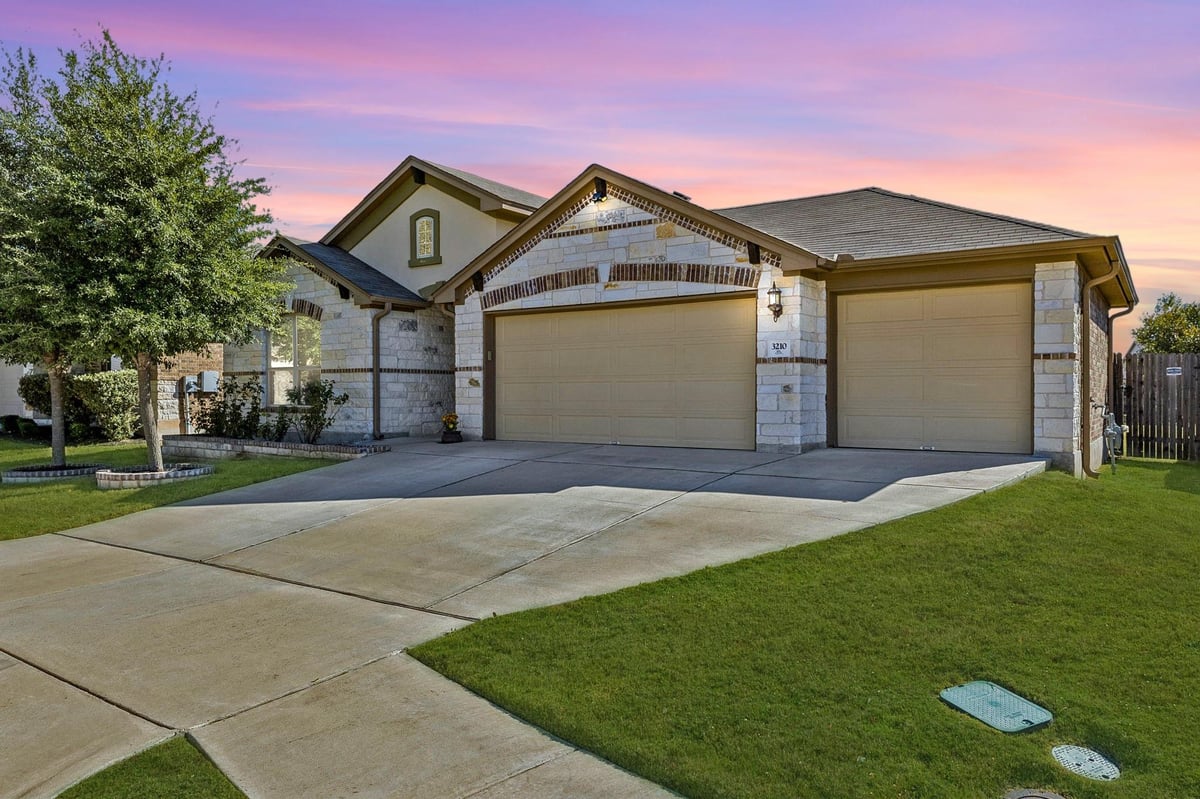 View 3210 Jacob Ln in Blanco Vista Tr K-1 3210 Jacob Ln - property photo 1 - Luxury home in Blanco Vista Tr K-1, San Marcos, TX