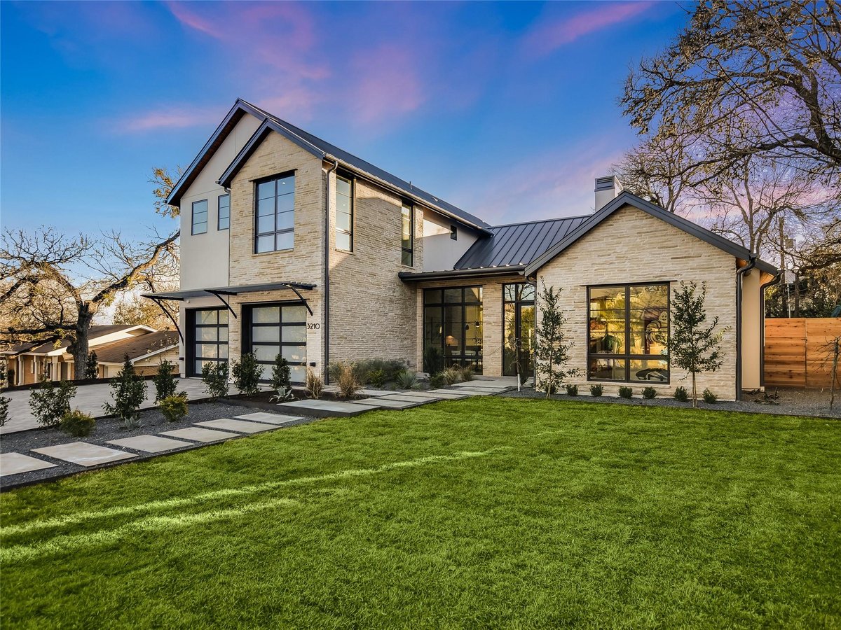 View 3210 Pickwick LN in Coetzee 3210 Pickwick LN - property photo 1 - Luxury home in Coetzee, Rollingwood, TX