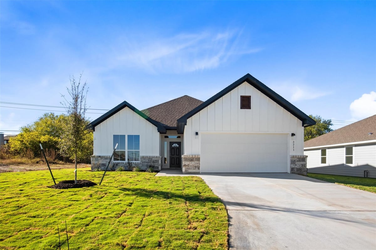 Living area at 3211 Llano Alto Cir - 3 bed 2 bath home