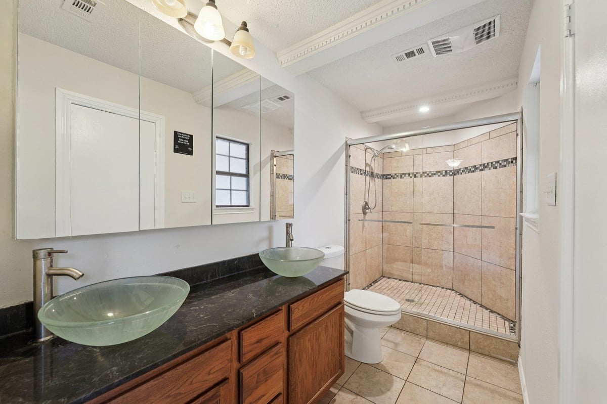 Primary bedroom at 3213 Forest Hill Dr - 3 bed 2 bath home