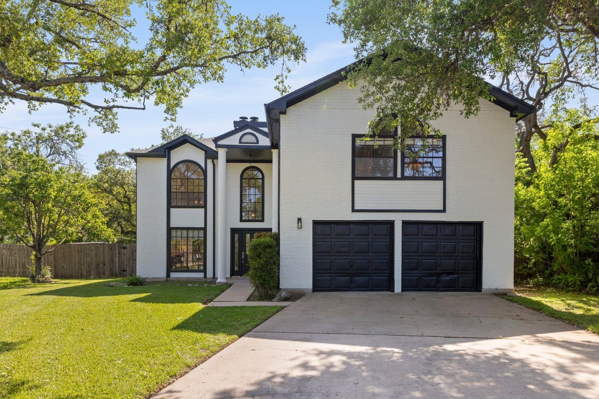 3217 Fort Worth Trl - front exterior - Luxury home in Shady Hollow Sec 06 Ph A, Austin, TX