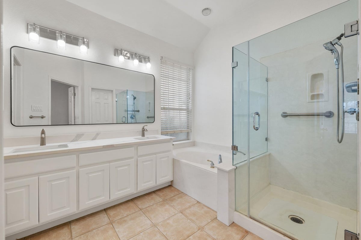 View 3222 Tehama CT in Lake Pointe 3222 Tehama CT - property photo 1 - Luxury home in Lake Pointe, Austin, TX