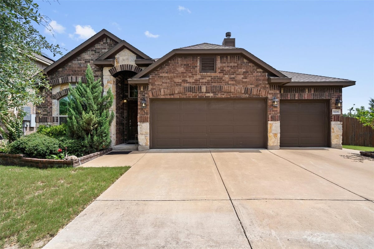View 3224 Honey Peach WAY in Falcon Pointe Sec 13 Ph C 3224 Honey Peach WAY - front exterior - Luxury home in Falcon Pointe Sec 13 Ph C, Pflugerville, TX