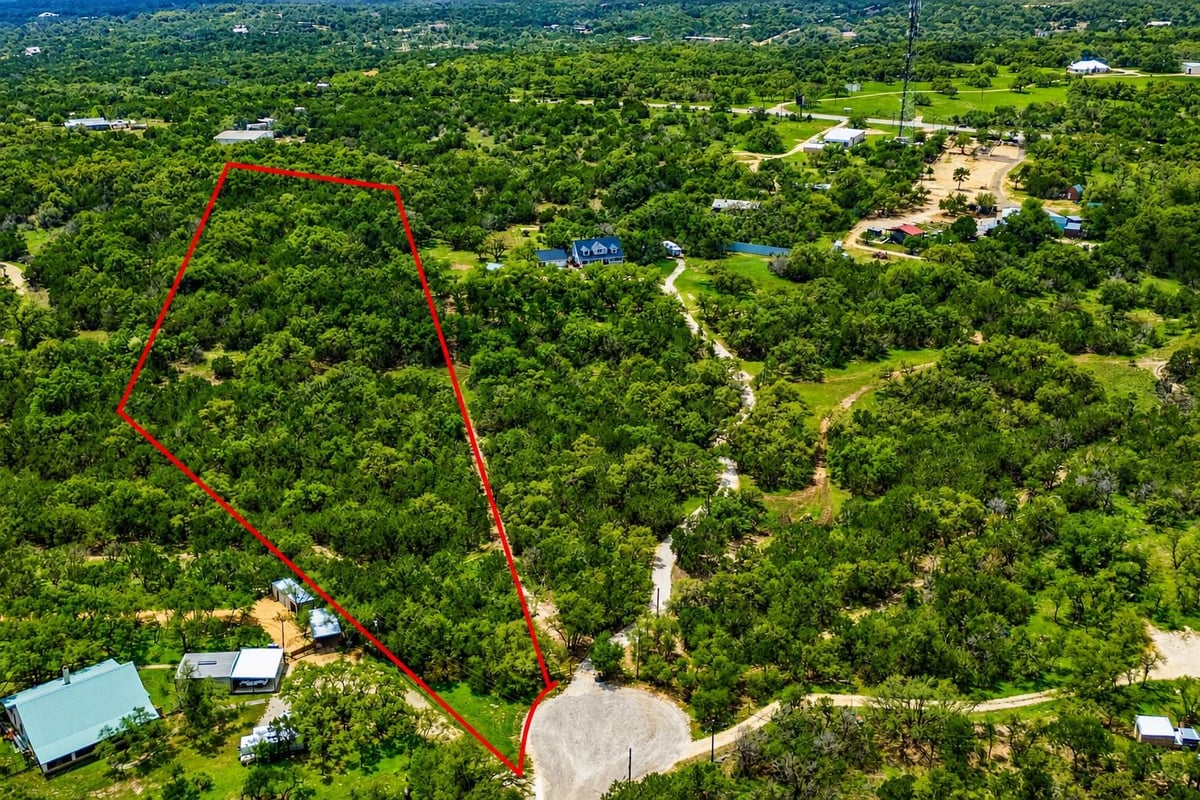 View 323 Live Oak Hills CT in Rancho Encino Ph I 323 Live Oak Hills CT - property photo 1 - Luxury lot in Rancho Encino Ph I, San Marcos, TX