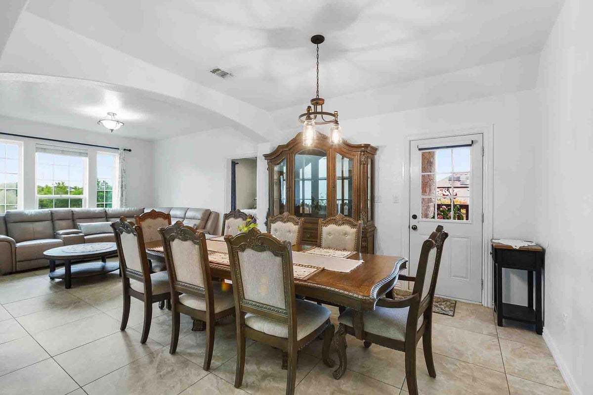 Primary bedroom at 323 Woodbrook Trl - 6 bed 4 bath home