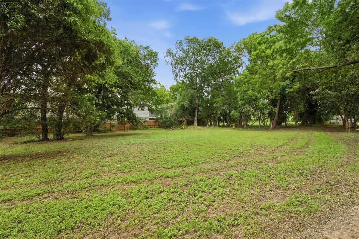Primary bedroom at 324 Linda Dr - Rogers, San Marcos, TX