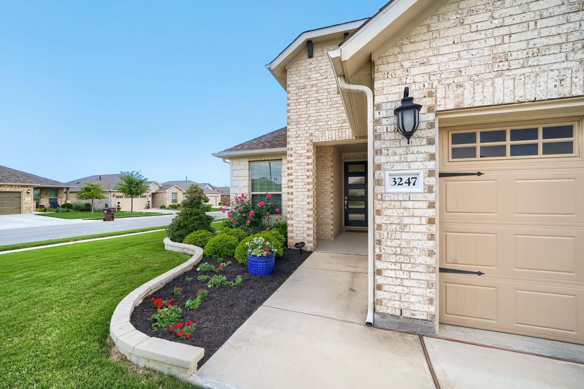View 3247 Pisano Ave in Heritage at Vizcaya 3247 Pisano Ave - front exterior - Luxury home in Heritage at Vizcaya, Round Rock, TX