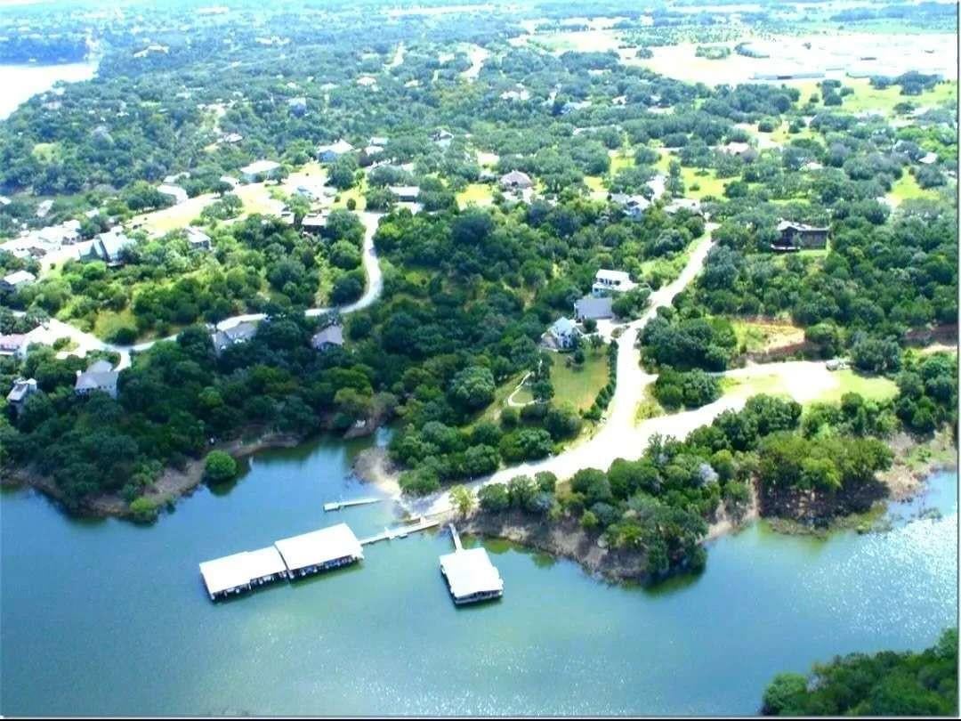 View 325 Kendall Rd in Windermere Oaks 325 Kendall Rd - front exterior - Luxury lot in Windermere Oaks, Spicewood, TX