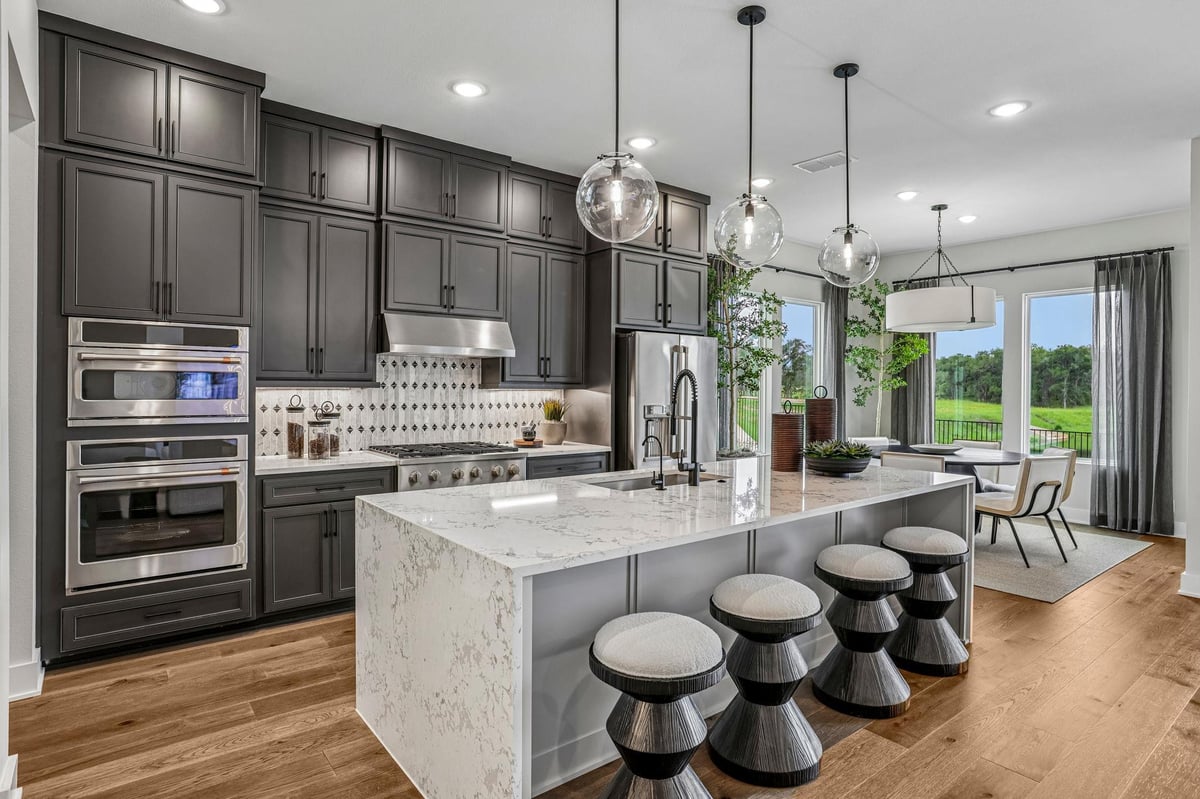 325 Ridgeway LN - front exterior - Luxury home in Bluff Haven, Georgetown, TX