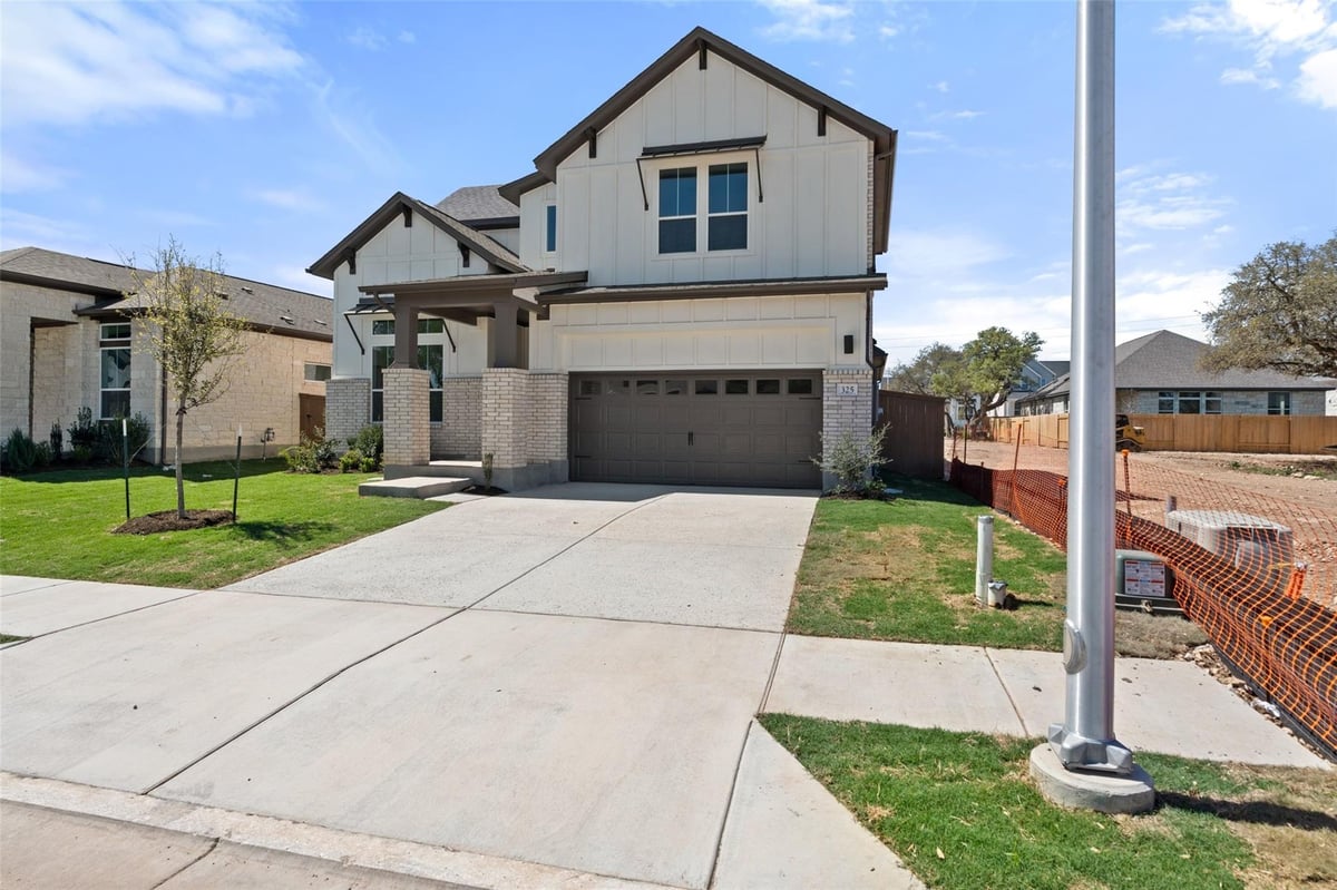 Living area at 325 San Saba Dr - 4 bed 3 bath home
