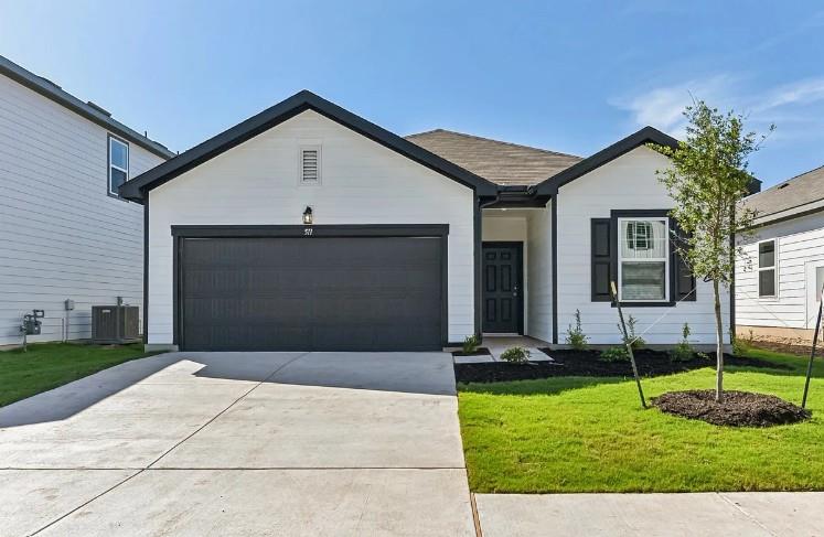 325 Sieders ST - property photo 1 - Luxury home in Castlewood South, Taylor, TX