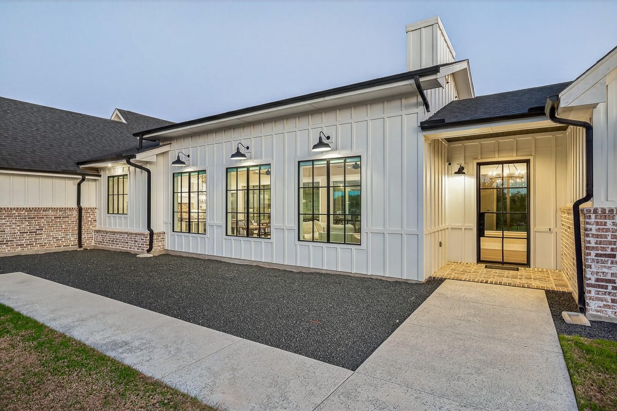Primary bedroom at 325 Sundance Trl - 5 bed 4 bath home
