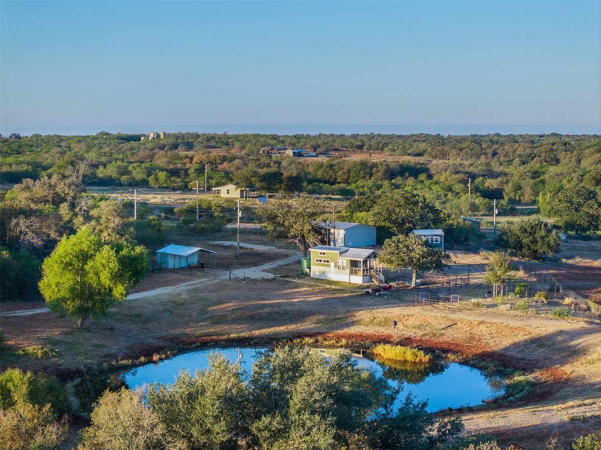 View 3270 Fm 671 in N/A 3270 Fm 671 - property photo 1 - Luxury home in N/A, Luling, TX