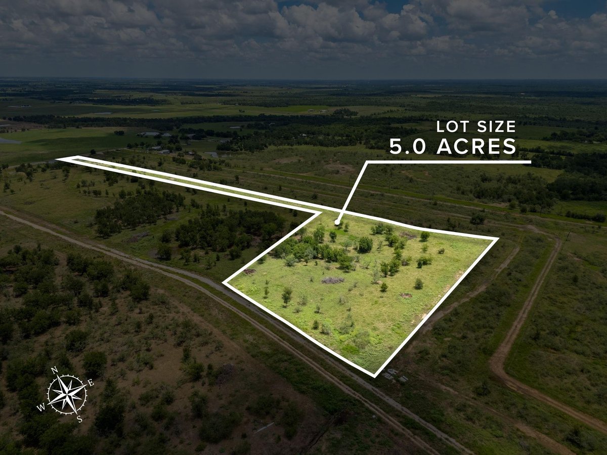 View 3280 County Road 466 Rd in Graves 3280 County Road 466 Rd - front exterior - Luxury lot in Graves, Elgin, TX