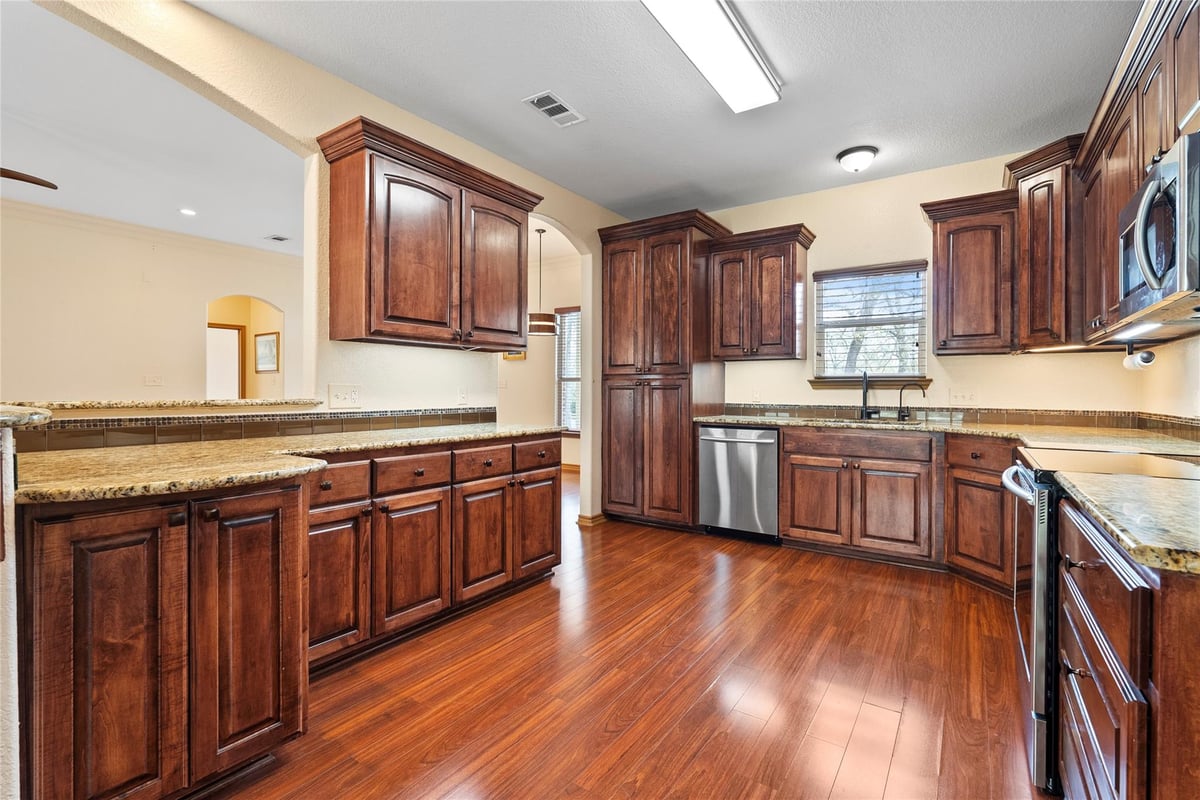 Primary bedroom at 330 Arbors Cir - 5 bed 3 bath home