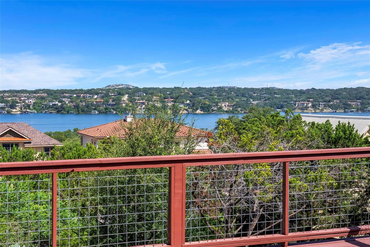View 330 Southwind RD in Point Venture Sec 03-2 330 Southwind RD - property photo 1 - Luxury home in Point Venture Sec 03-2, Point Venture, TX