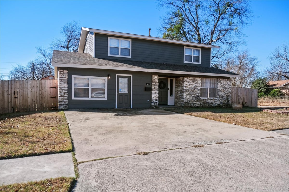 View 3300 Lake Inks Ave in Lake Add 3rd Sec 3300 Lake Inks Ave - front exterior - Luxury home in Lake Add 3rd Sec, Killeen, TX