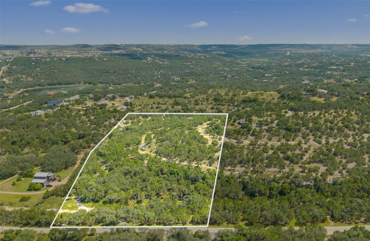 3301 R O Dr - front exterior - Luxury lot in Cs Jolly, Spicewood, TX