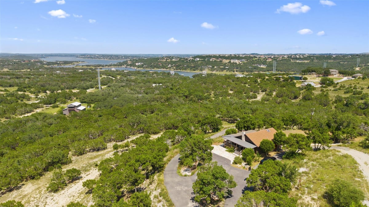 3301 R O Dr - front exterior - Luxury home in Cs Jolly, Spicewood, TX