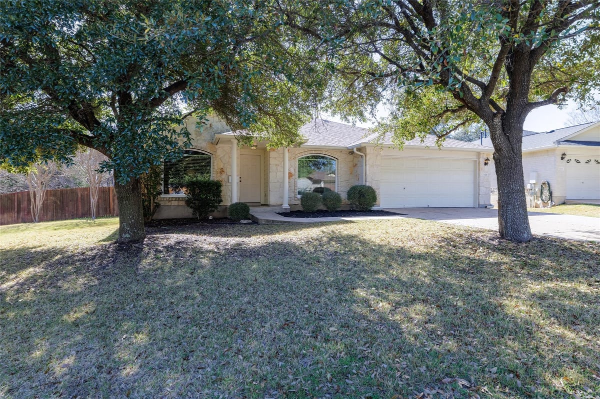 Living area at 3301 Spumanti Ln - 3 bed 2 bath home
