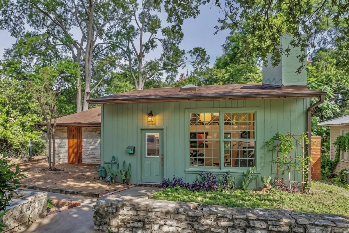 View 3302 Cherrywood RD in Upland Add 3302 Cherrywood RD - property photo 1 - Luxury home in Upland Add, Austin, TX
