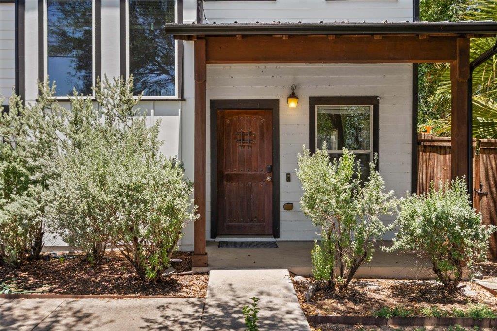 View 3304 E 5th ST Unit #B in Villas At 05 & Allen Condo Ph 3304 E 5th ST Unit #B - property photo 1 - Luxury home in Villas At 05 & Allen Condo Ph, Austin, TX