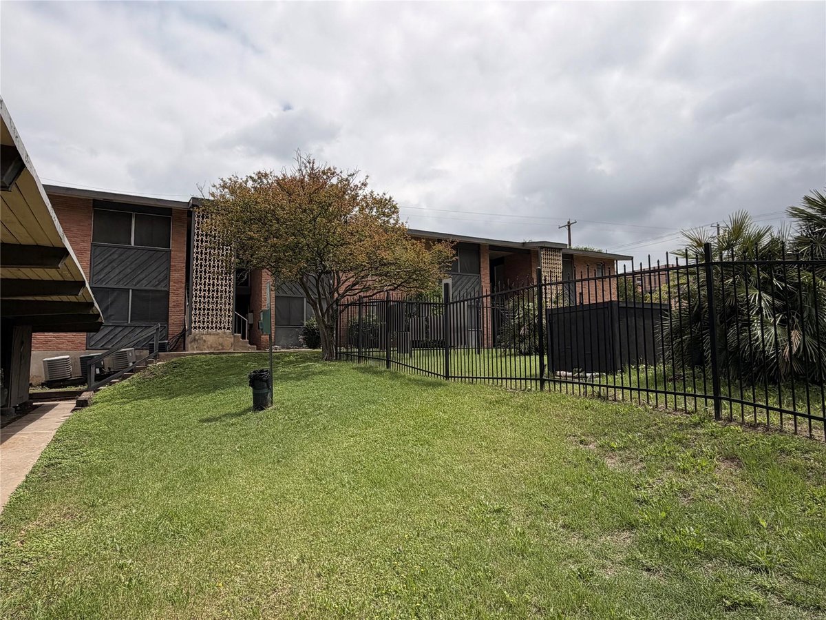 View 3304 Red River ST Unit #103 in Beau Site 3304 Red River ST Unit #103 - property photo 1 - Luxury home in Beau Site, Austin, TX
