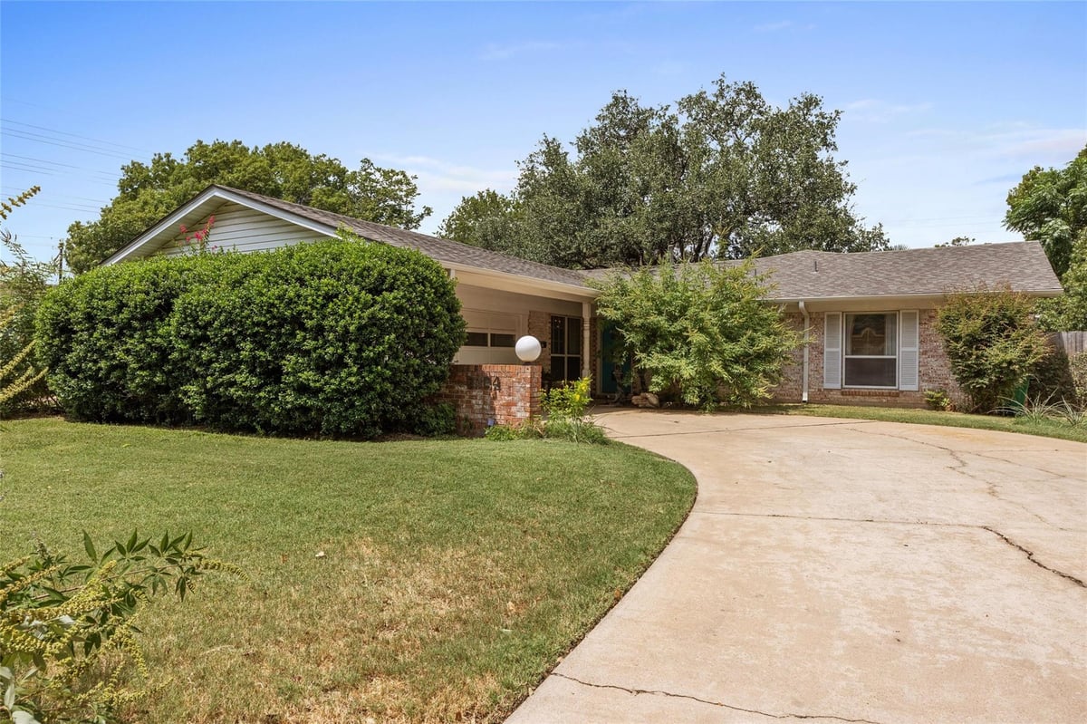 View 3304 Whitepine DR in Allandale Park Sec 09 3304 Whitepine DR - property photo 1 - Luxury home in Allandale Park Sec 09, Austin, TX