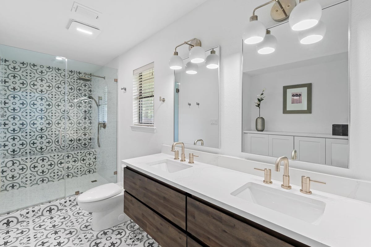 3305 Eldorado TRL - front exterior - Luxury home in Shady Hollow Sec 05 Ph 02, Austin, TX