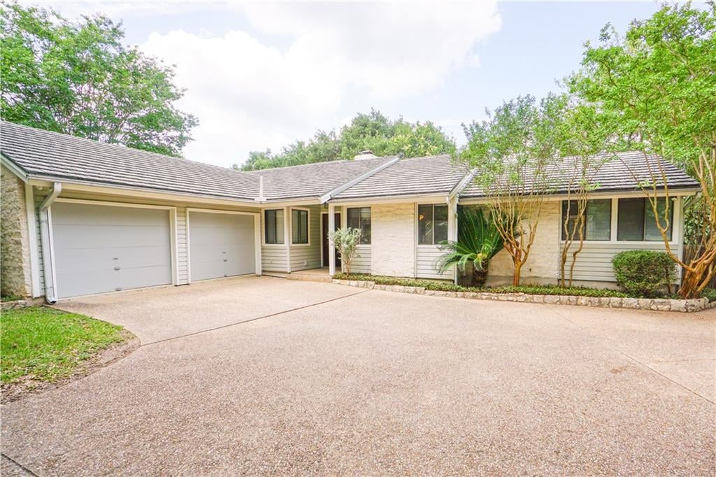 View 3306 Thousand Oaks CV in French Creek Crossing 3306 Thousand Oaks CV - property photo 1 - Luxury home in French Creek Crossing, Austin, TX