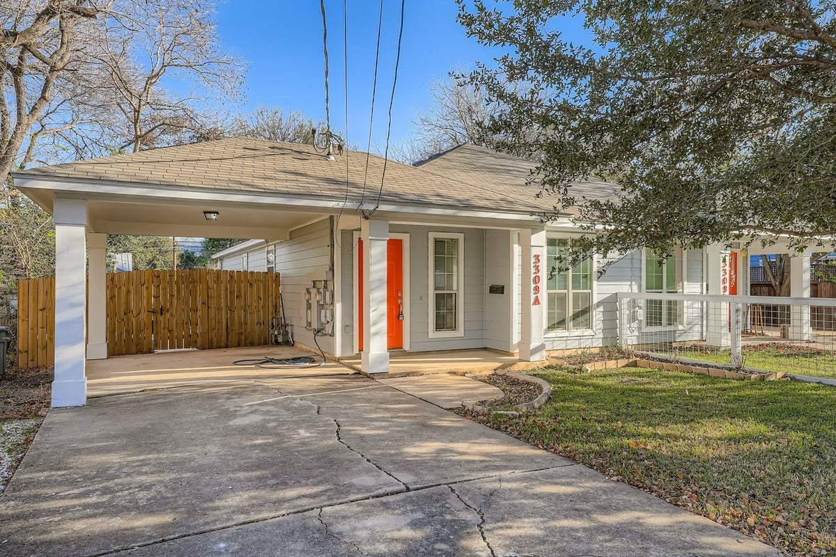 View 3309 NW Robinson Ave in Cherrywood 3309 NW Robinson Ave - front exterior - Luxury home in Cherrywood, Austin, TX