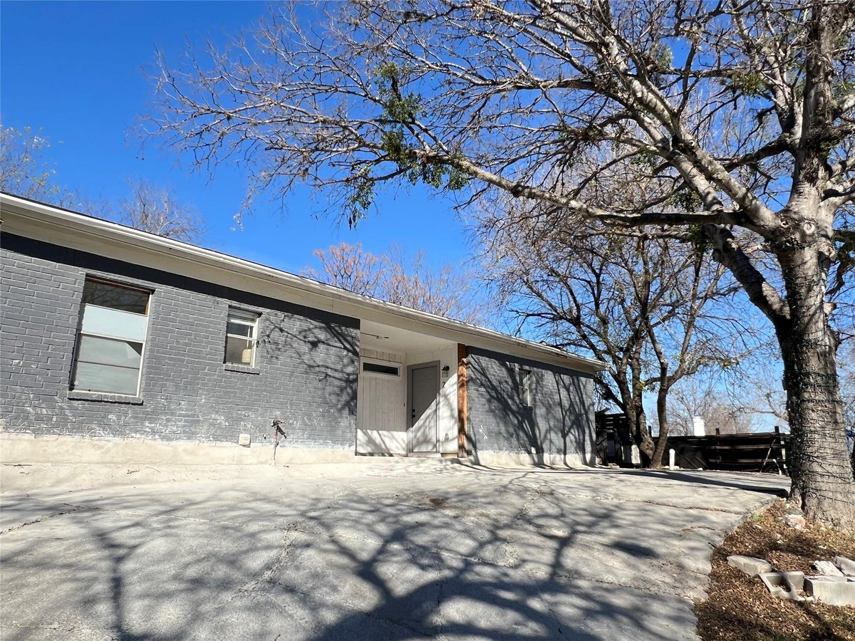 View 3310 Hycreek Dr in Cherrylawn Sec 06 3310 Hycreek Dr - front exterior - Luxury home in Cherrylawn Sec 06, Austin, TX