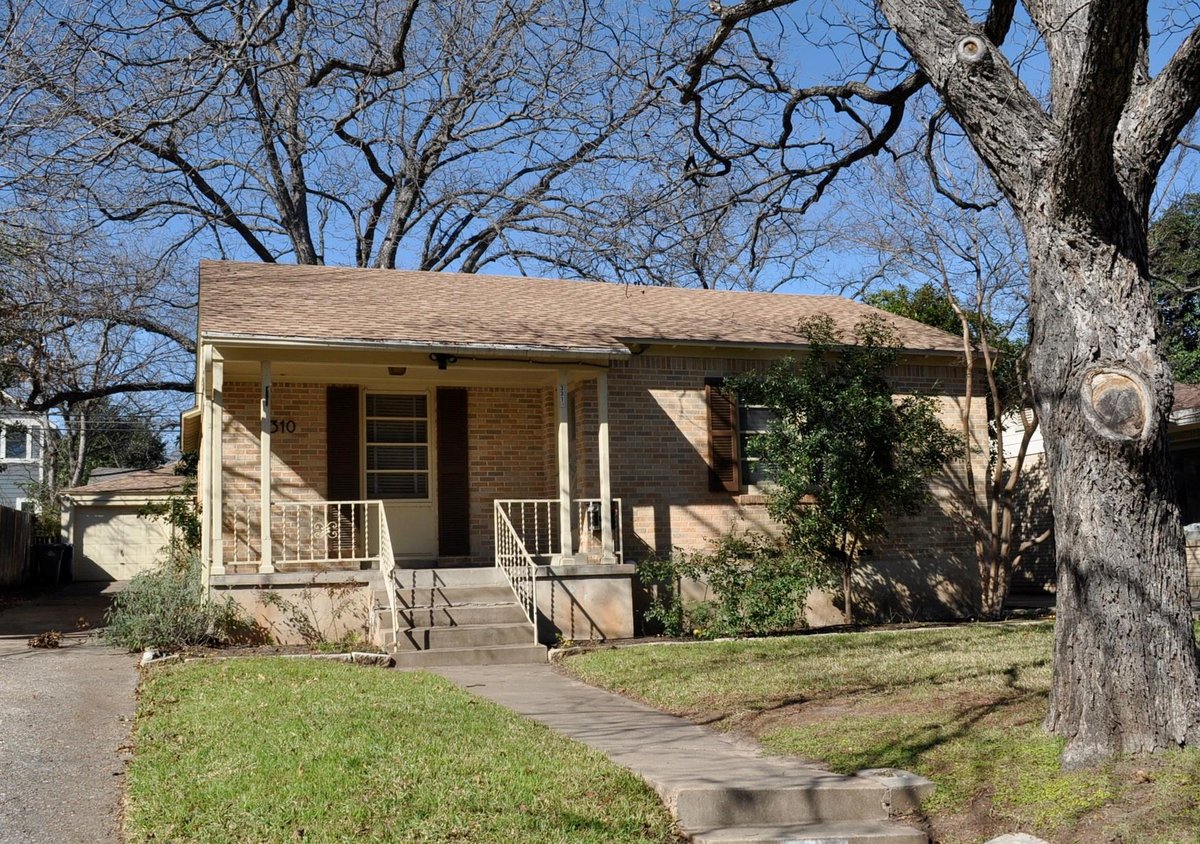 View 3310 Kerbey LN in Woods Add 3310 Kerbey LN - property photo 1 - Luxury home in Woods Add, Austin, TX