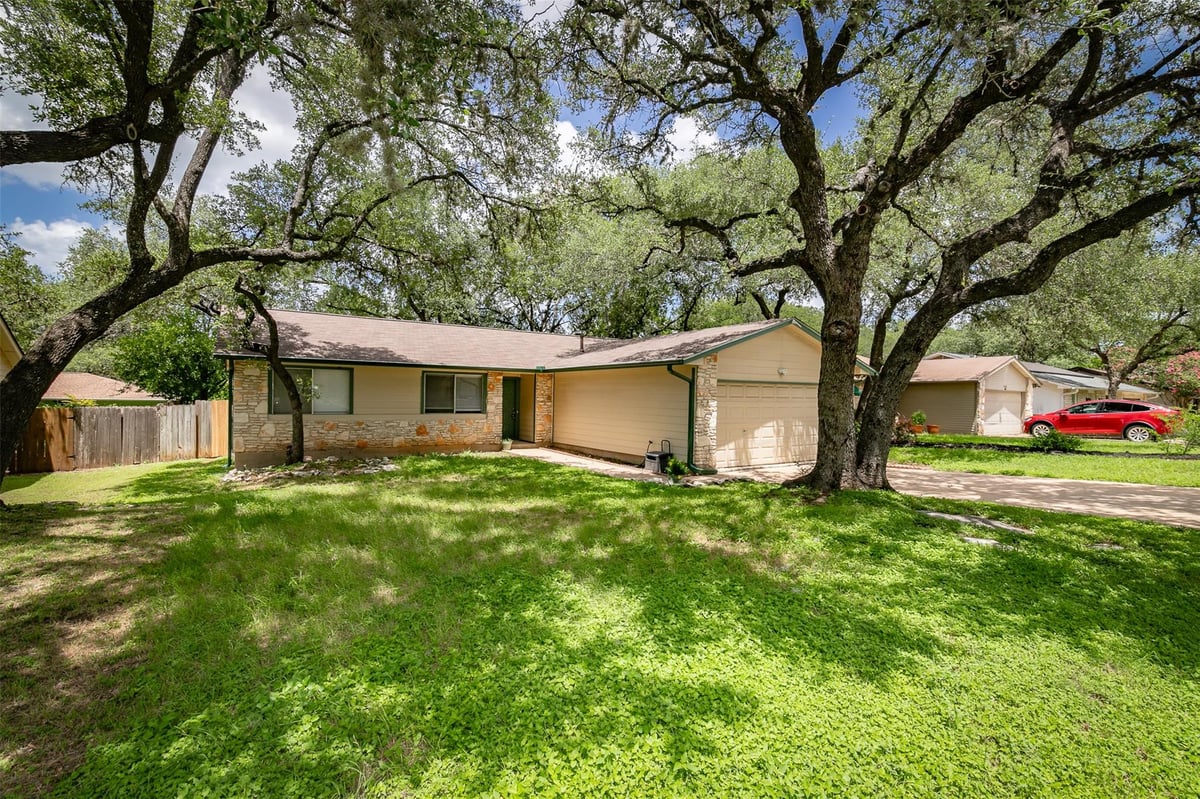 View 3312 Galesburg DR in Southampton Sec 02 3312 Galesburg DR - front exterior - Luxury home in Southampton Sec 02, Austin, TX