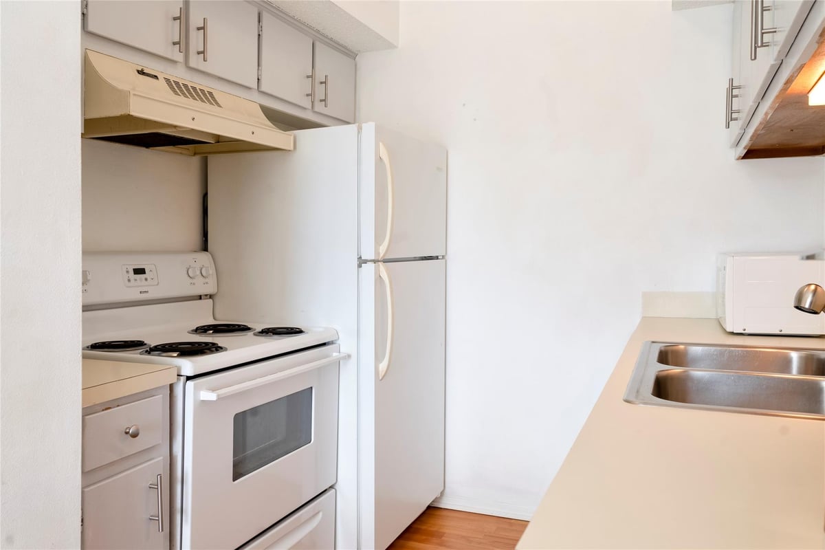 Primary bedroom at 3316 Guadalupe St Unit #306 - 1 bed 1 bath home